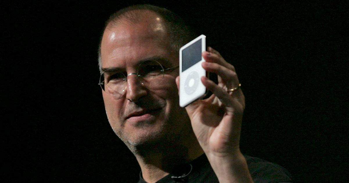 Steve Jobs lanzó un iPod a una pecera para demostrar que tenía razón