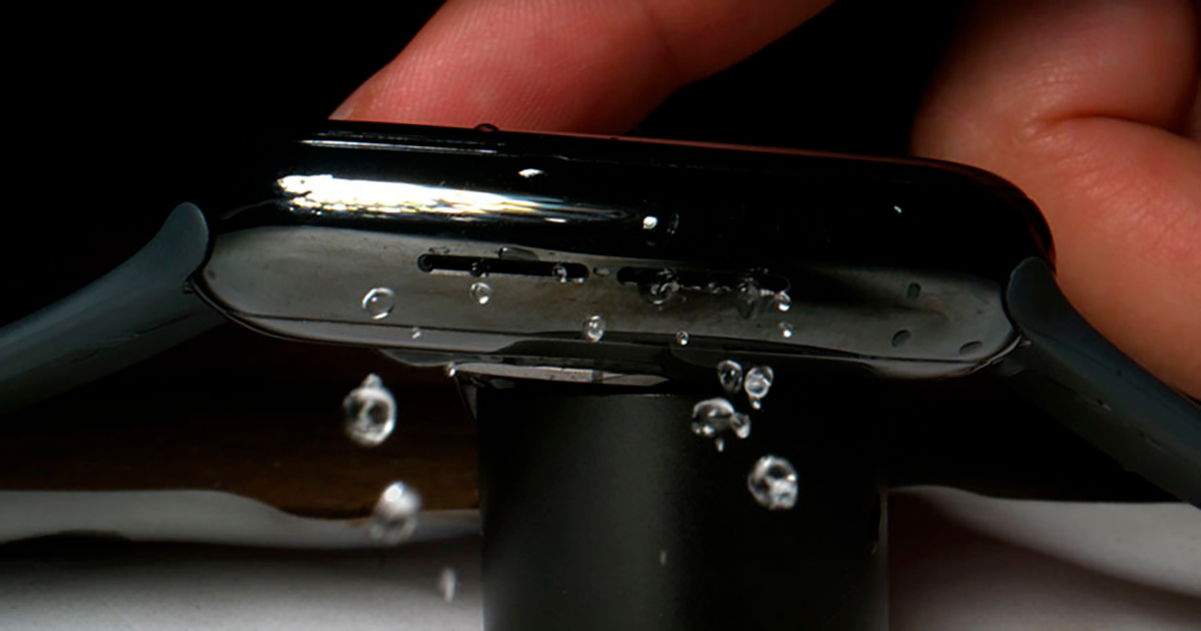 L'Apple Watch expulsant aigua dels altaveus a càmera super lenta és una cosa que has de veure