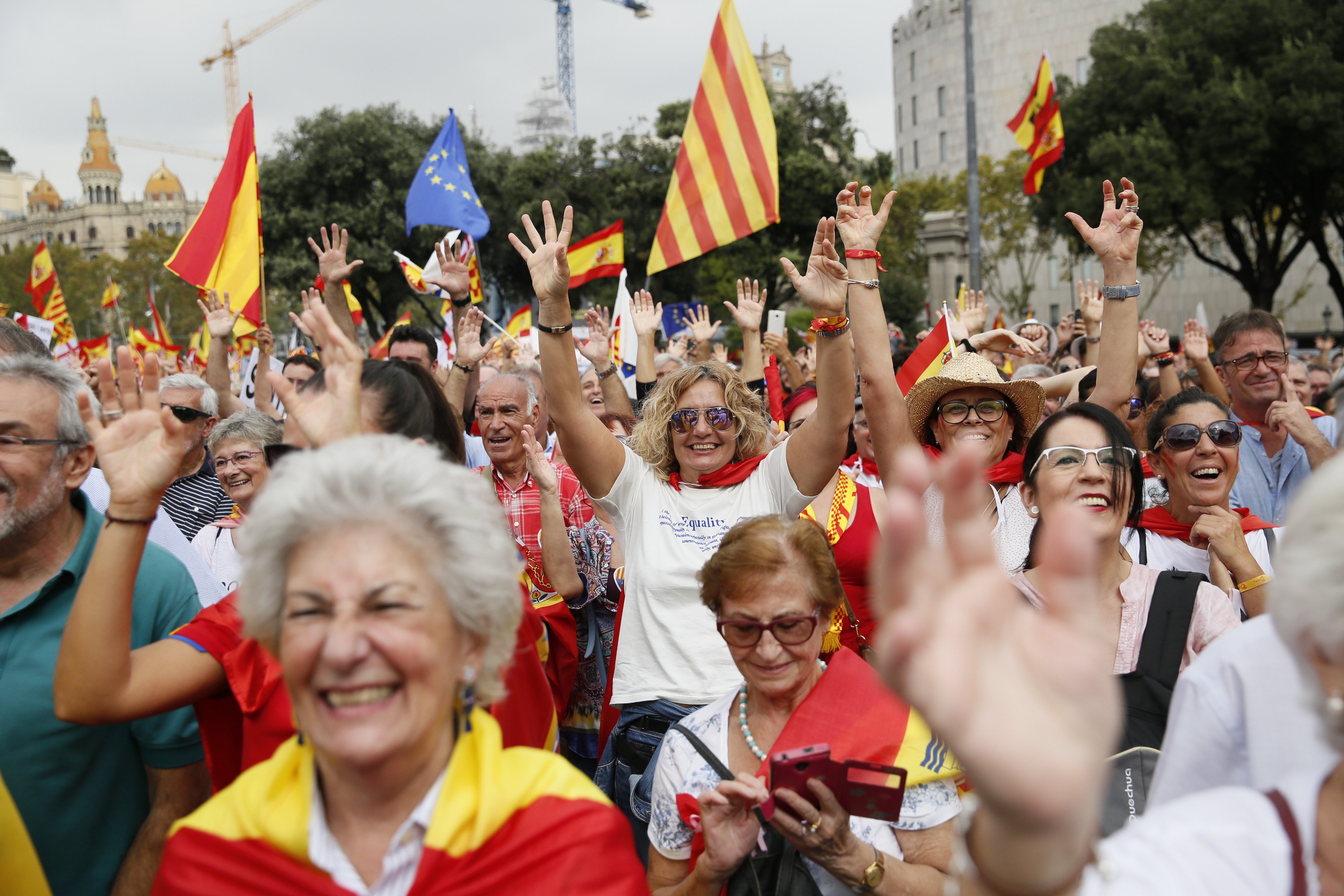 El españolismo sigue denunciando como un "golpe de estado" el pleno de la ley de transitoriedad de 2017