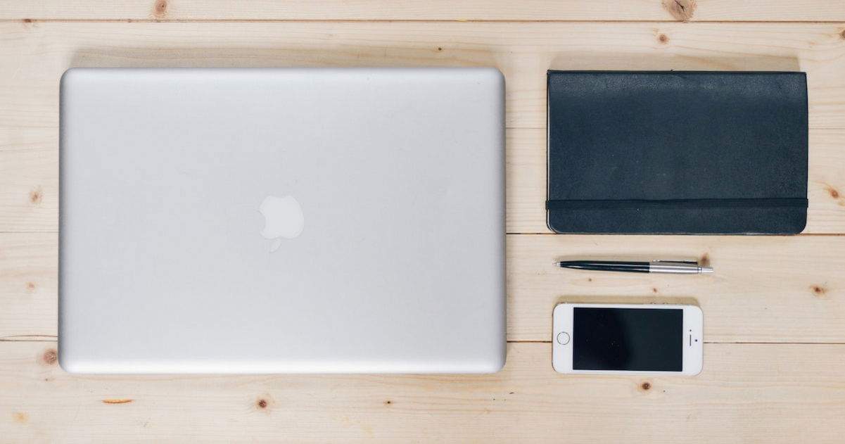 Guia per netejar els teus productes d'Apple: el teu Mac, iPhone i iPad sense brutícia