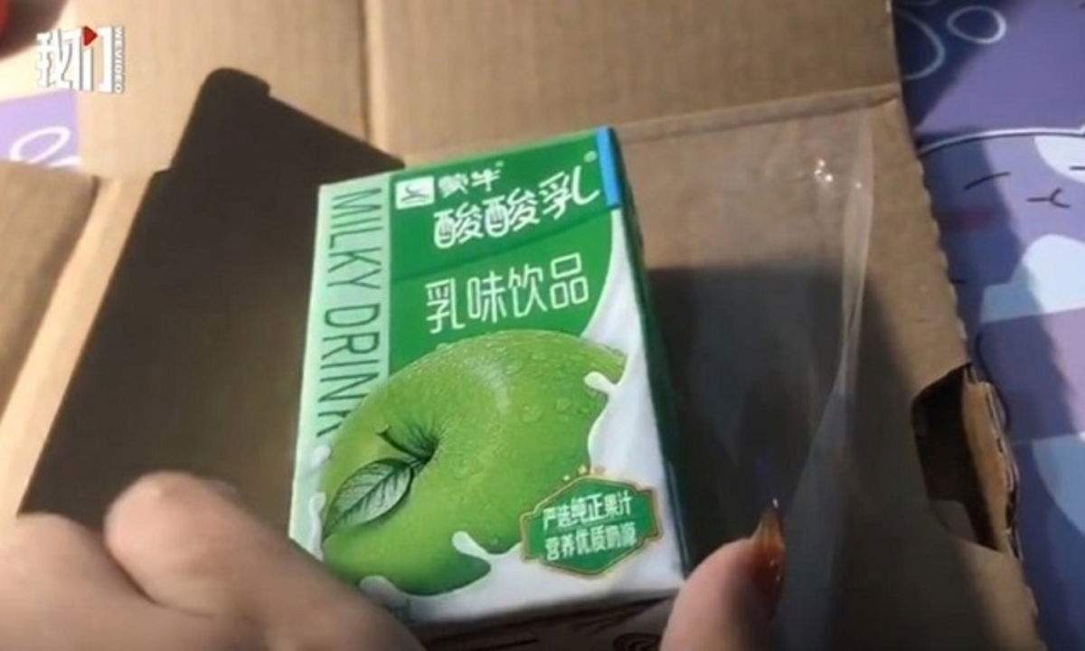 Compra un iPhone por 1.500 dólares, y le envían un yogur de sabor a manzana