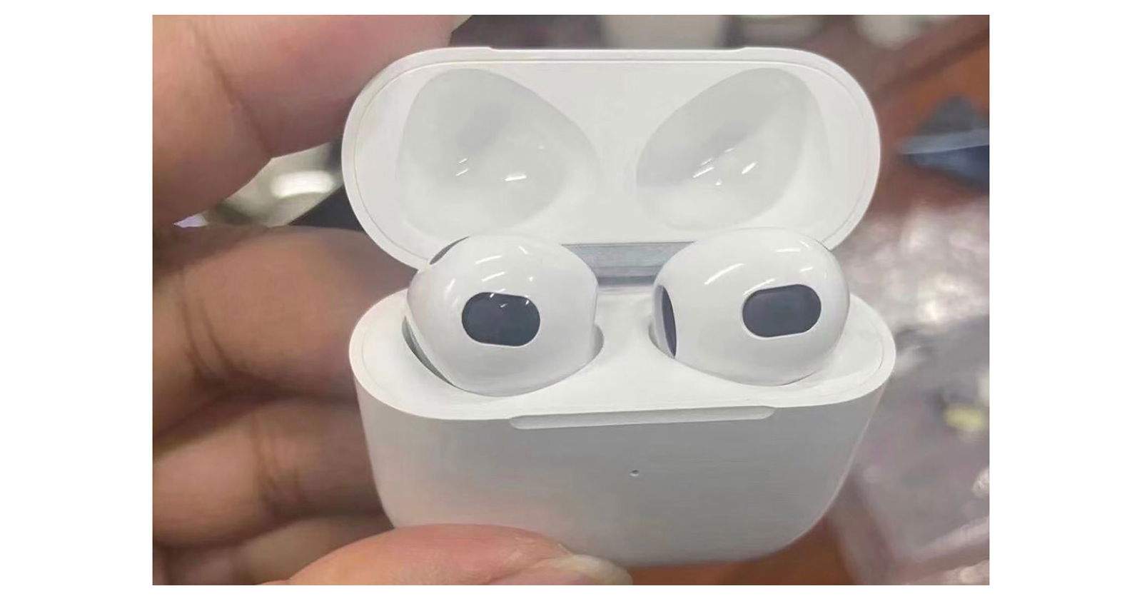 Es filtren fotos reals dels AirPods 3