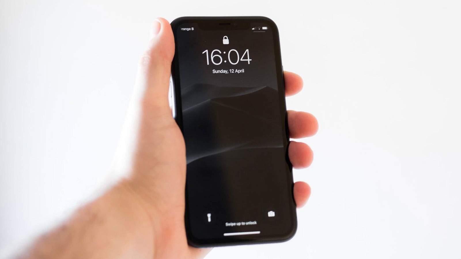 Com treure la llanterna de la pantalla de bloqueig de l'iPhone