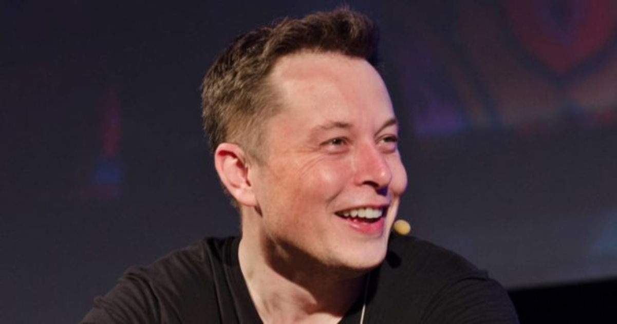 Elon Musk torna a llançar-se en contra d'Apple per la seva comissió de la App Store