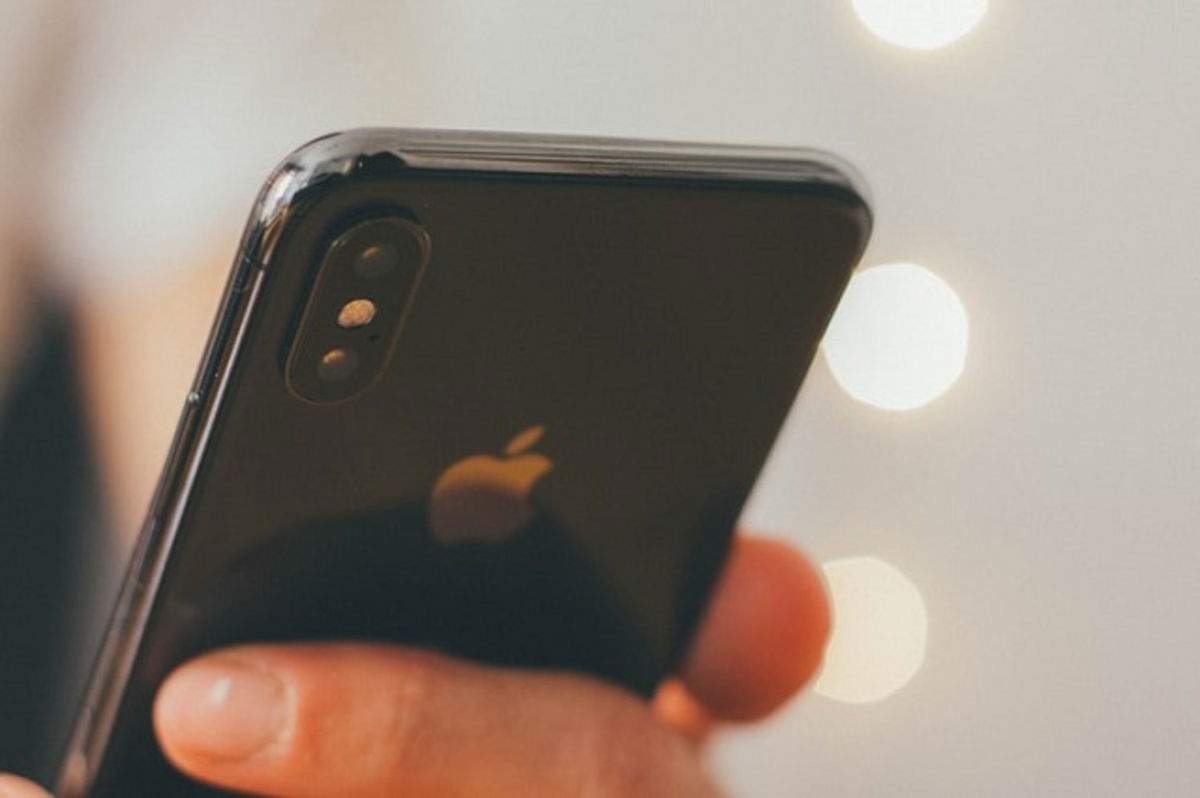 Un iPhone X sobreviu després de caure des d'una avioneta a 3000 metres d'alçada