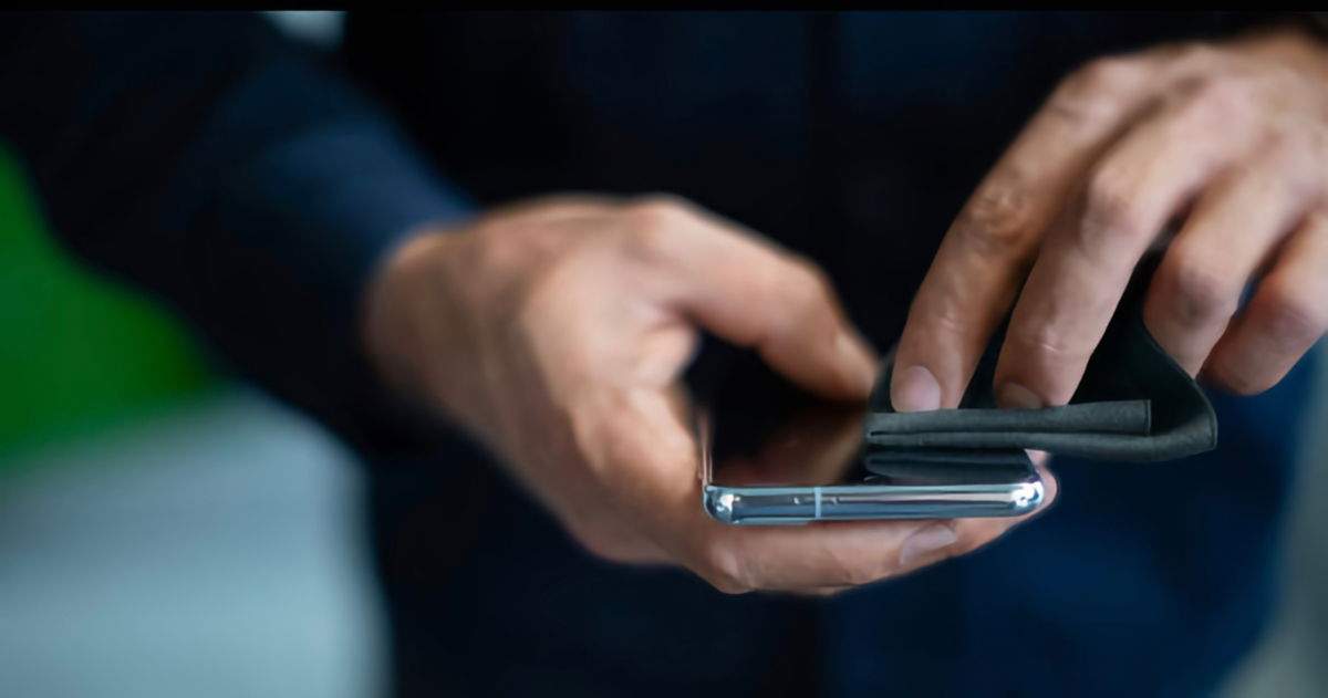 Samsung se burla de Apple y de uno de sus últimos productos más polémicos