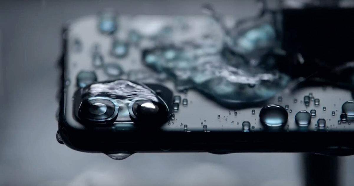Qué hacer si tu iPhone se moja o se cae al agua