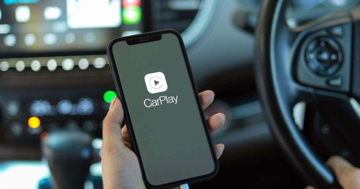 Trucs per utilitzar un iPhone en un cotxe sense CarPlay
