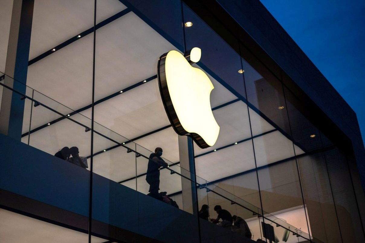 Un rus es baralla amb martellada amb un iPad després de les mesures d'Apple