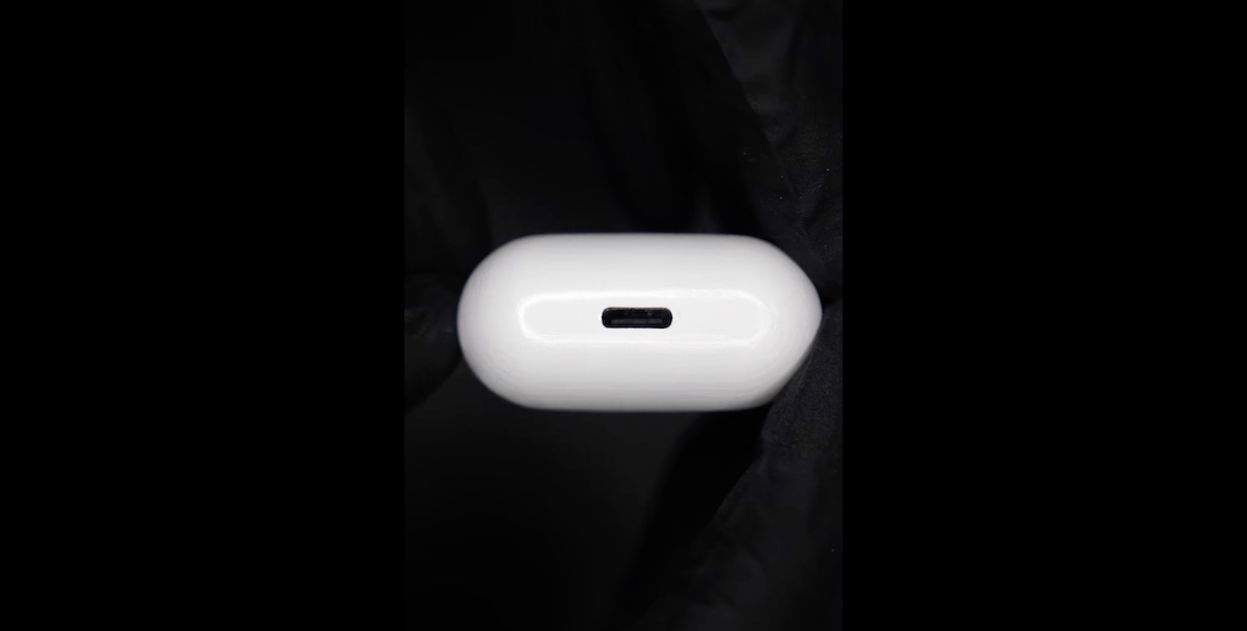 Després de fer-ho amb l'iPhone ara arriben els primers AirPods amb USB-C