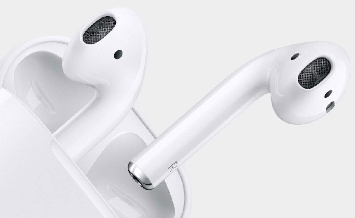 Una celebritat s'empassa uns AirPods pensant que eren vitamines