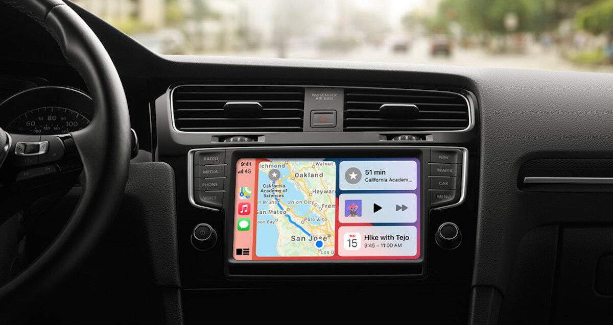 Com treure, mostrar i moure aplicacions en Apple CarPlay
