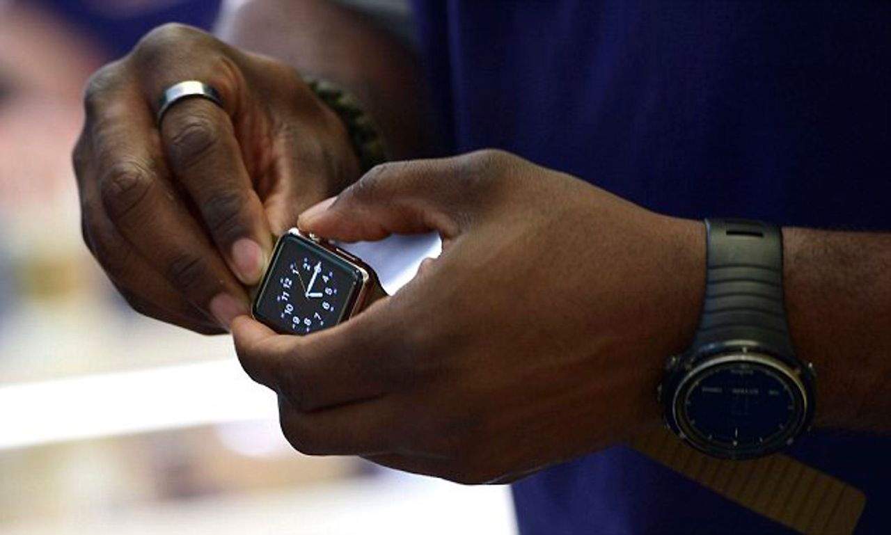 Demanden Apple perquè l'"Apple Watch és racista"