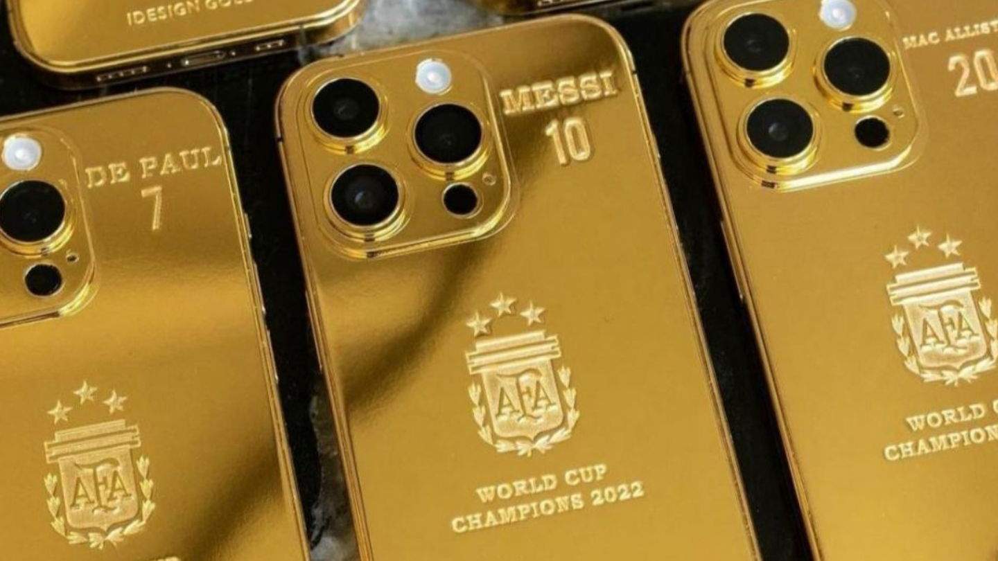 Així és l'iPhone 14 Pro d'or que Messi ha regalat als seus companys de la selecció Argentina