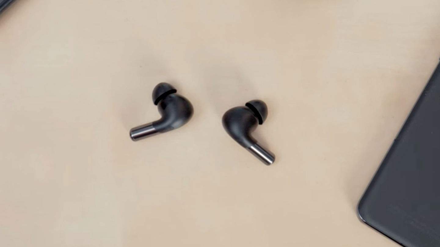 La millor alternativa als AirPods Pro per 100 euros menys, amb so espacial i 39 h de bateria