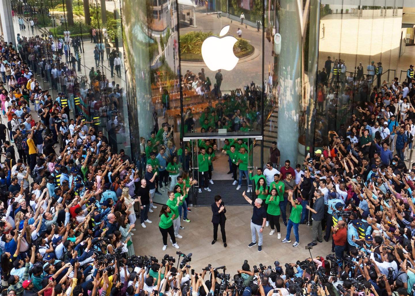 Tim Cook ha viatjat a l'Índia per l'obertura d'aquesta nova Apple Store a Bombai