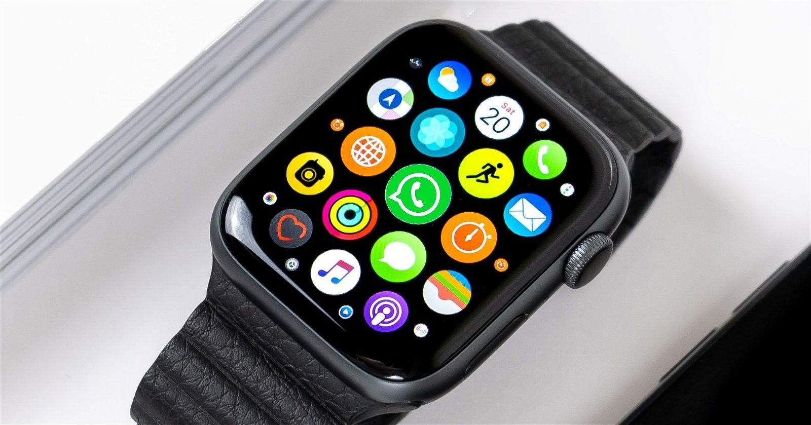 WhatsApp lanza su app para smartwatch con Wear OS, pronto podría llegar al Apple Watch