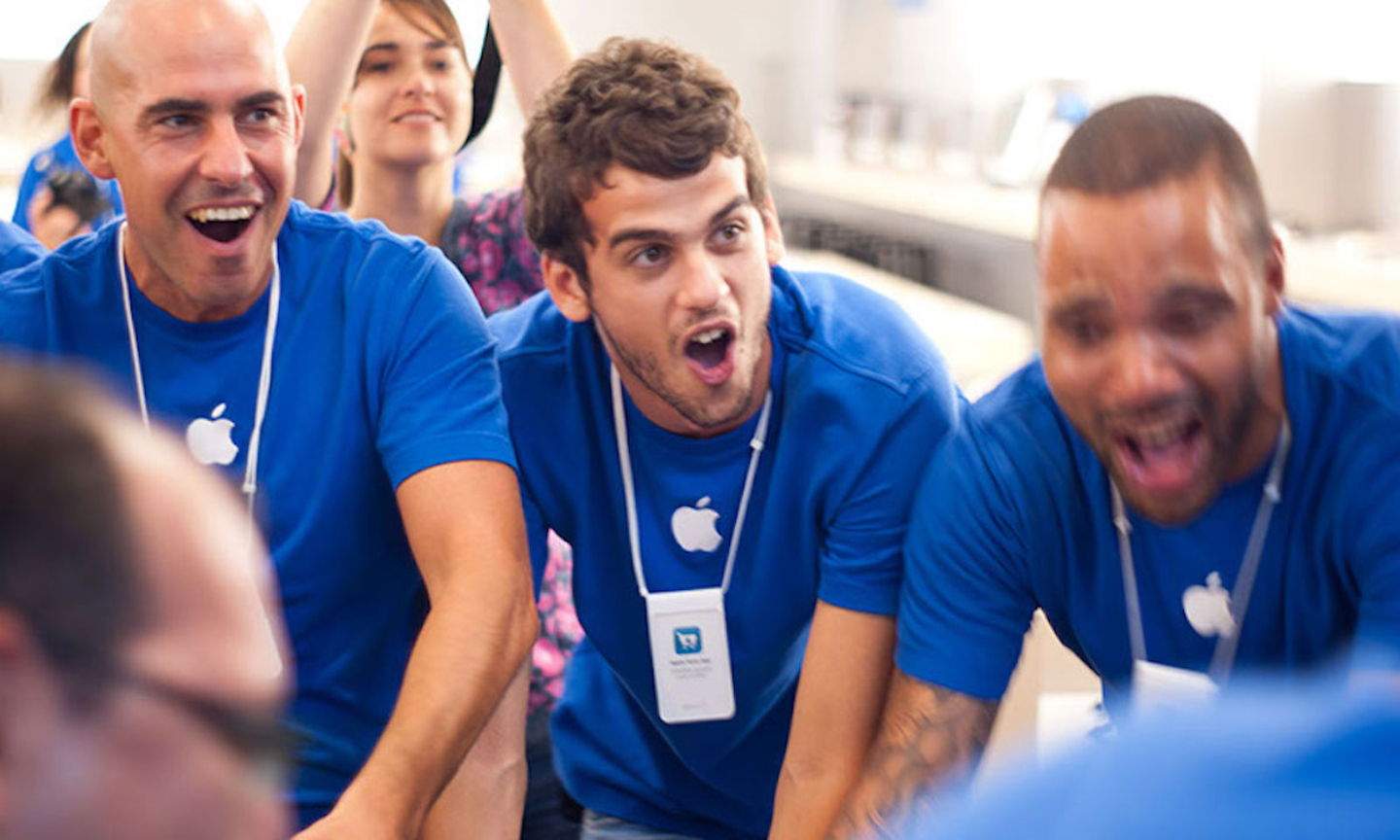 Els empleats de les Apple Store volen propines i un augment de sou