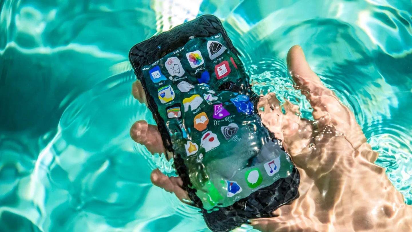 Troba un iPhone al fons de l'oceà en perfecte estat i el retorna al seu amo