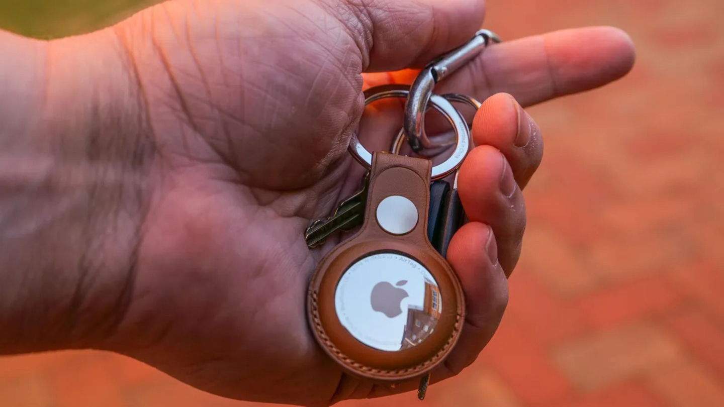 Troba les seves pertinences i detenen el lladre gràcies a un AirTag amagat