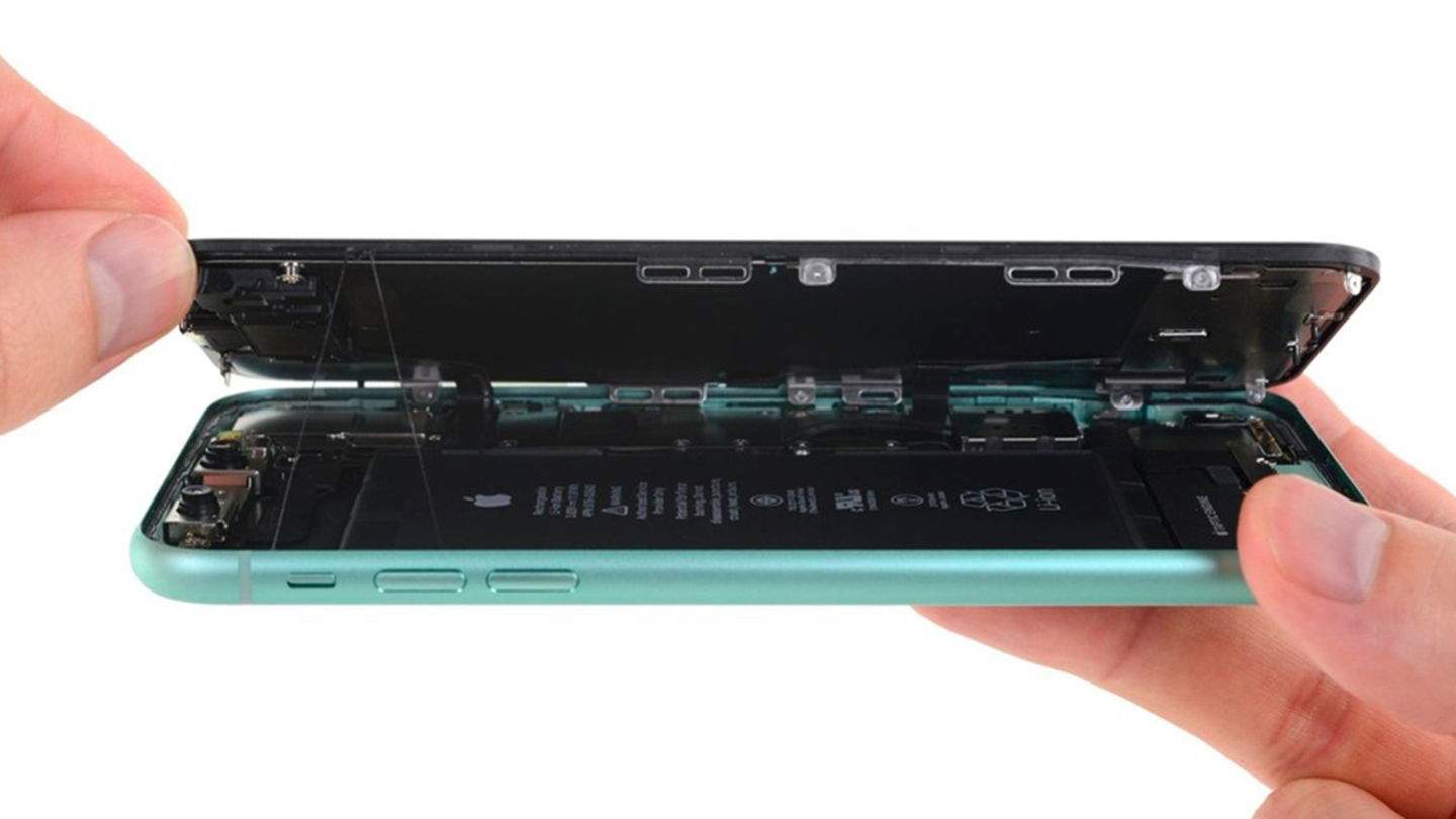 Apple s'oposa a fer un iPhone amb bateria extraïble, per molt que vulgui la UE