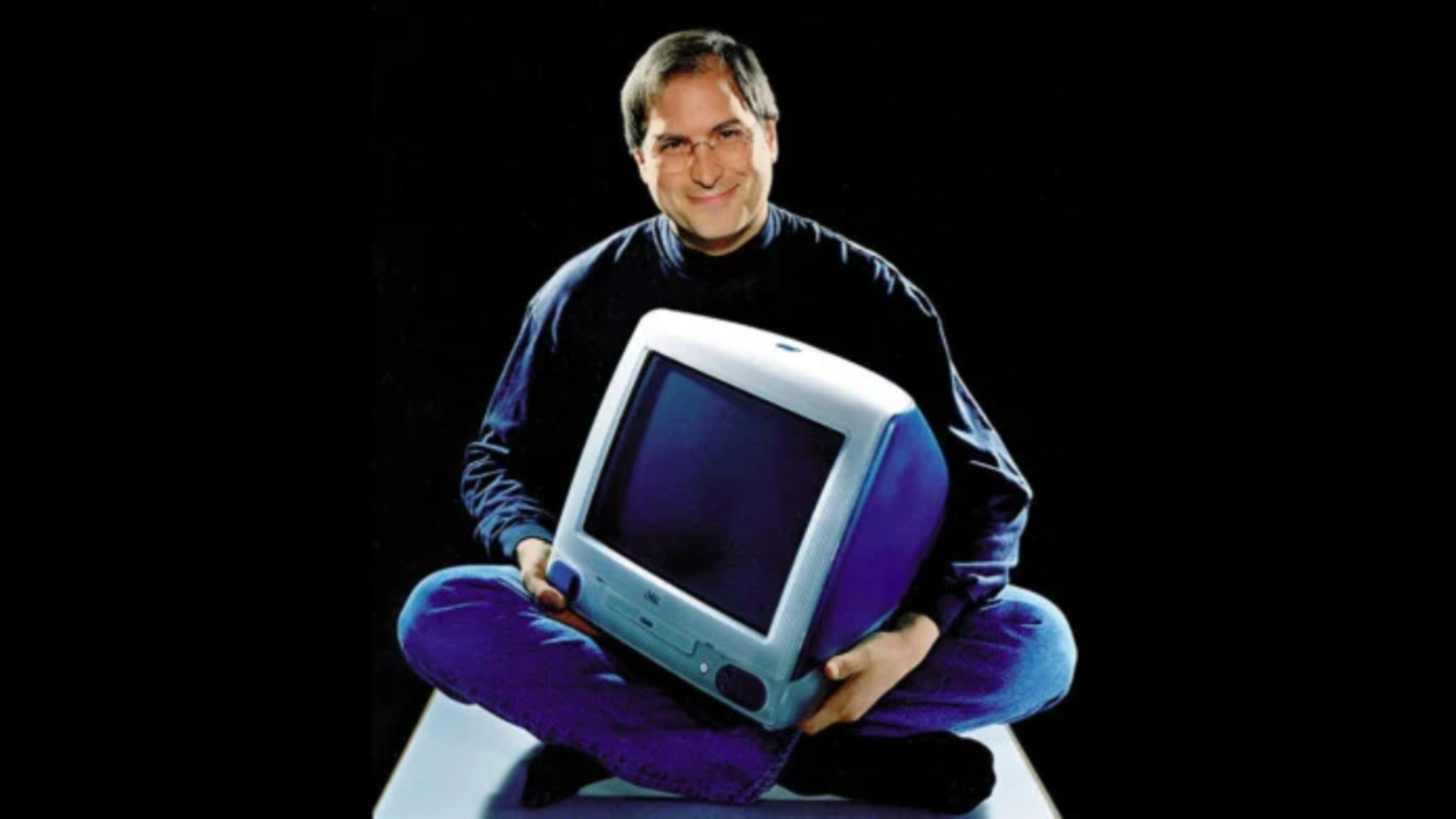 Steve Jobs: la icònica foto de l'iMac de 1998 oculta una història repleta de prejudicis i exigències