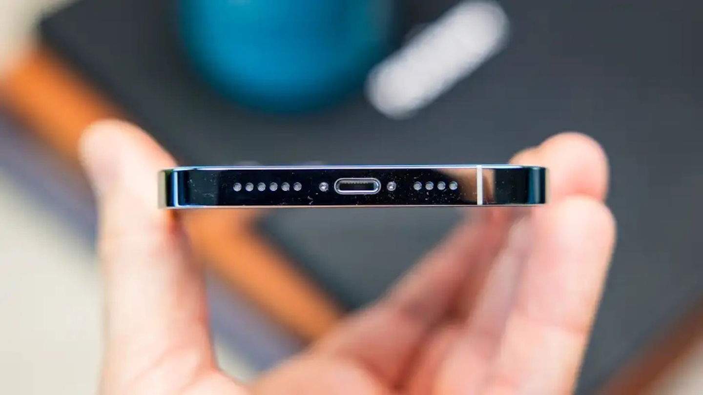 iPhone 15: su cable USB-C podría estar capado a velocidades USB 2.0