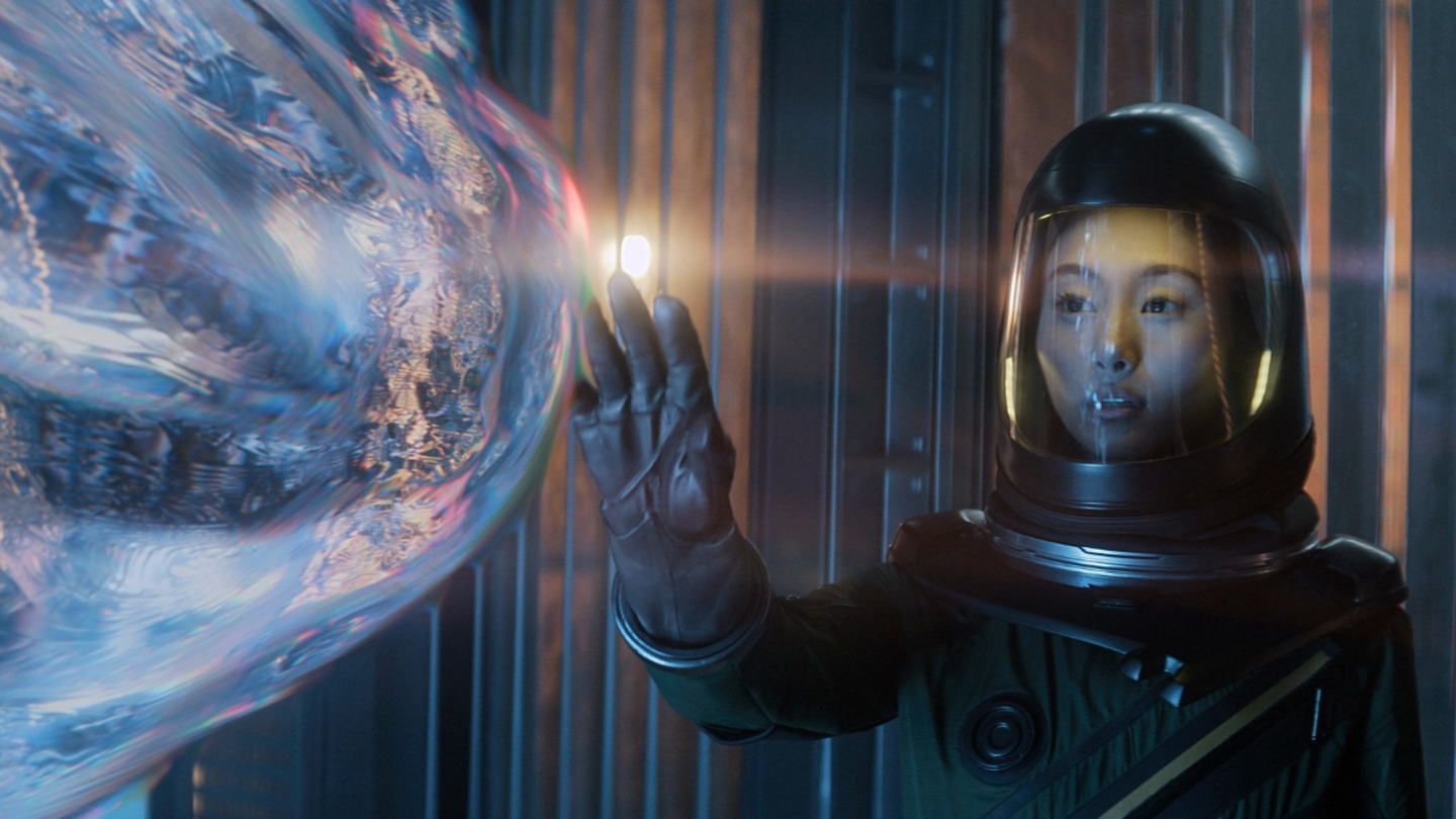 'Invasion': les raons per les quals val la pena veure la segona temporada de la sèrie a Apple TV+