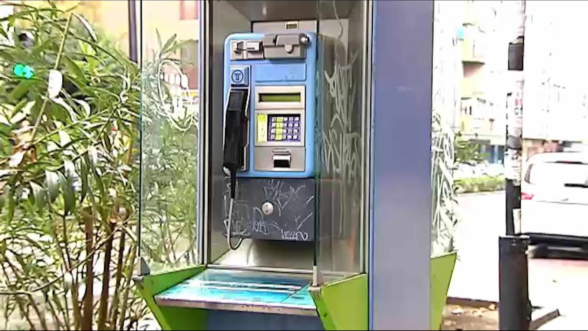 Vídeo: ¿Qué pasará con las cabinas telefónicas? Vídeo: ¿Qué pasará con las cabinas telefónicas?