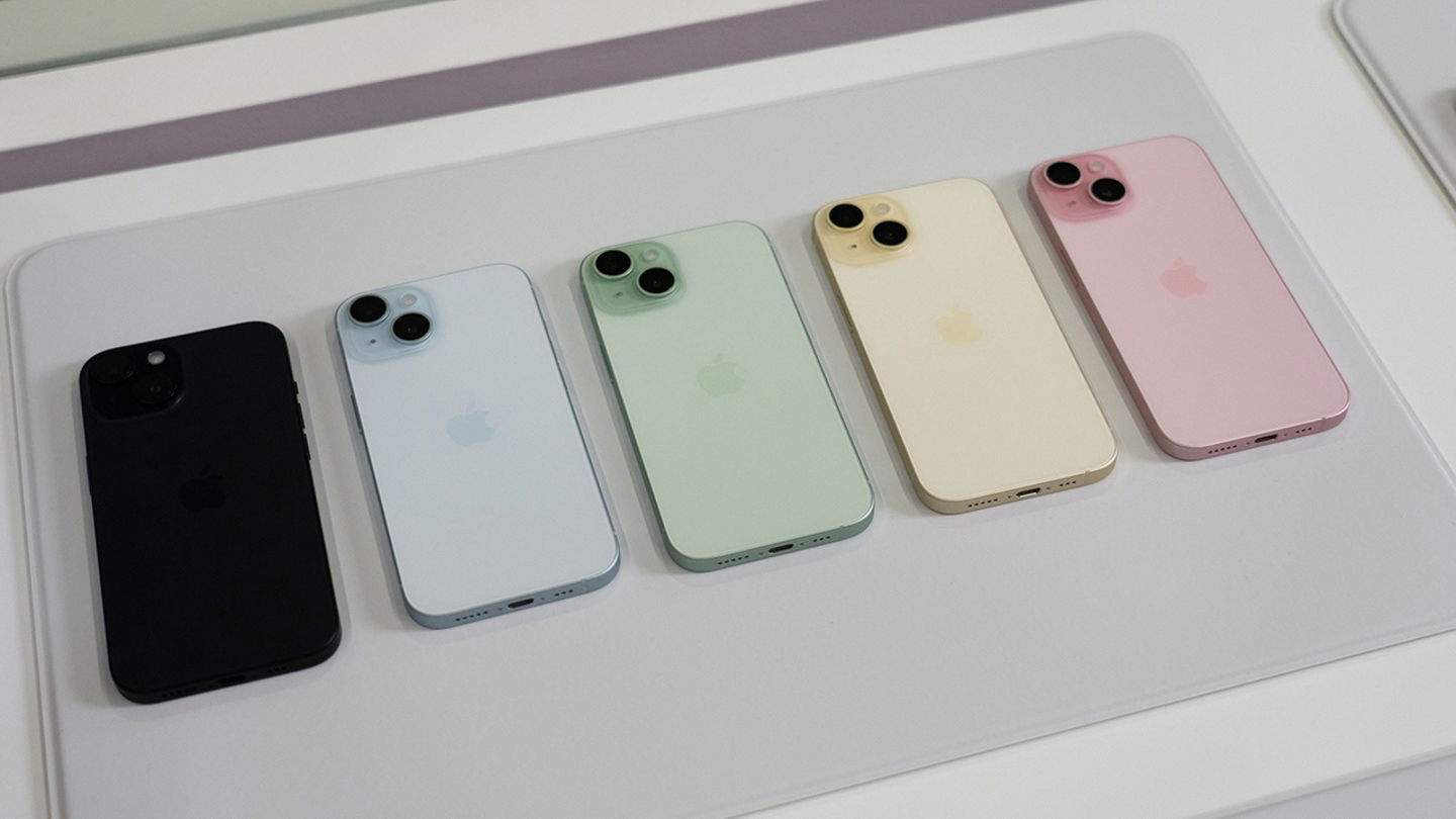 Els iPhone 15 arrenquen amb problemes per culpa d'iOS 17: es queden a la poma