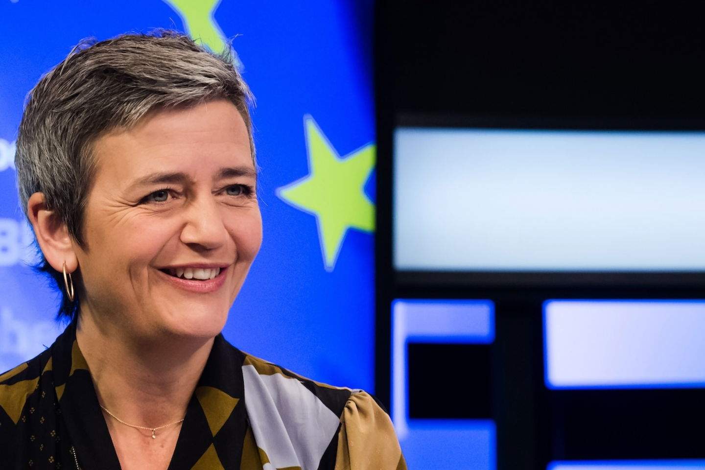 "Apple debe permitir las tiendas de aplicaciones de terceros" le ha dicho Margrethe Vestager a Tim Cook
