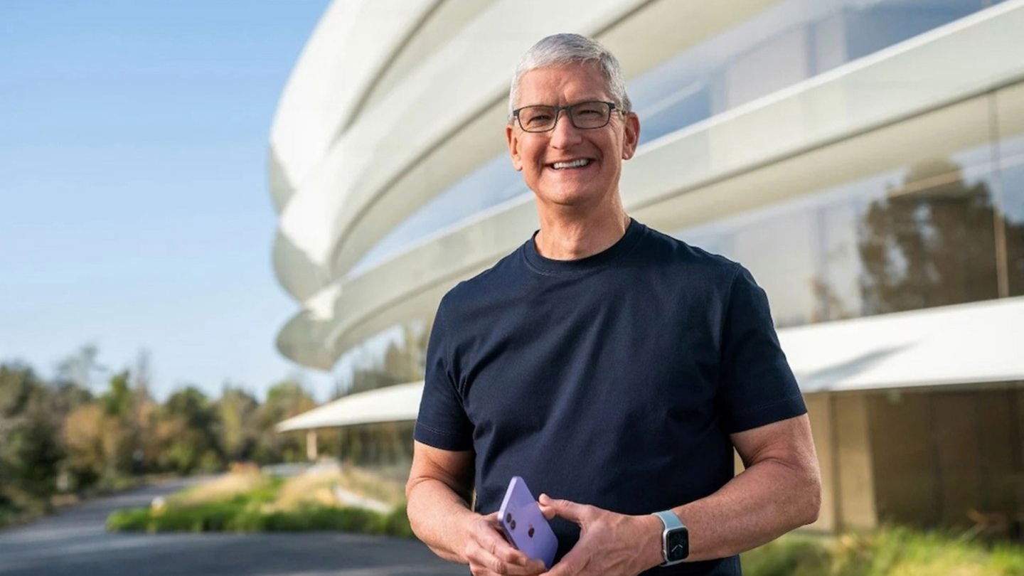 Aquesta és la milionada que ha guanyat Tim Cook, CEO d'Apple, el 2023
