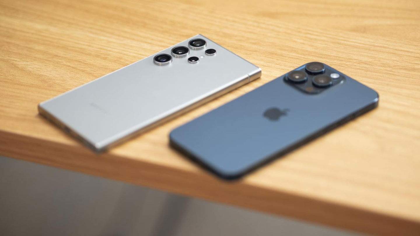 iPhone 15 Pro Max vs Samsung Galaxy S24 Ultra: comparativa dels reis de la gamma alta