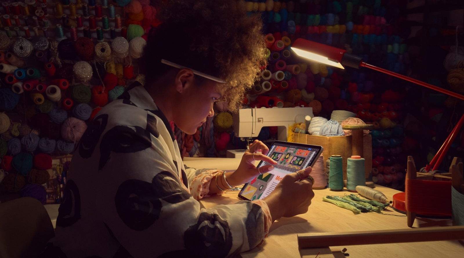 Els nous iPad diuen adeu a les targetes SIM, només tenen eSIM i l'iPhone 16 també