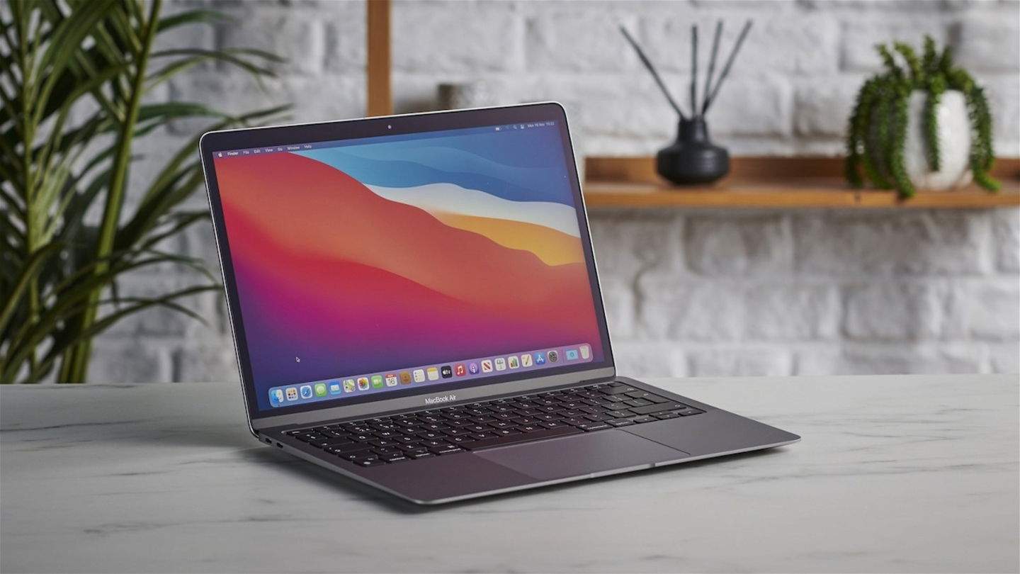 ¿Val la pena el MacBook Air amb xip M1 el 2024?