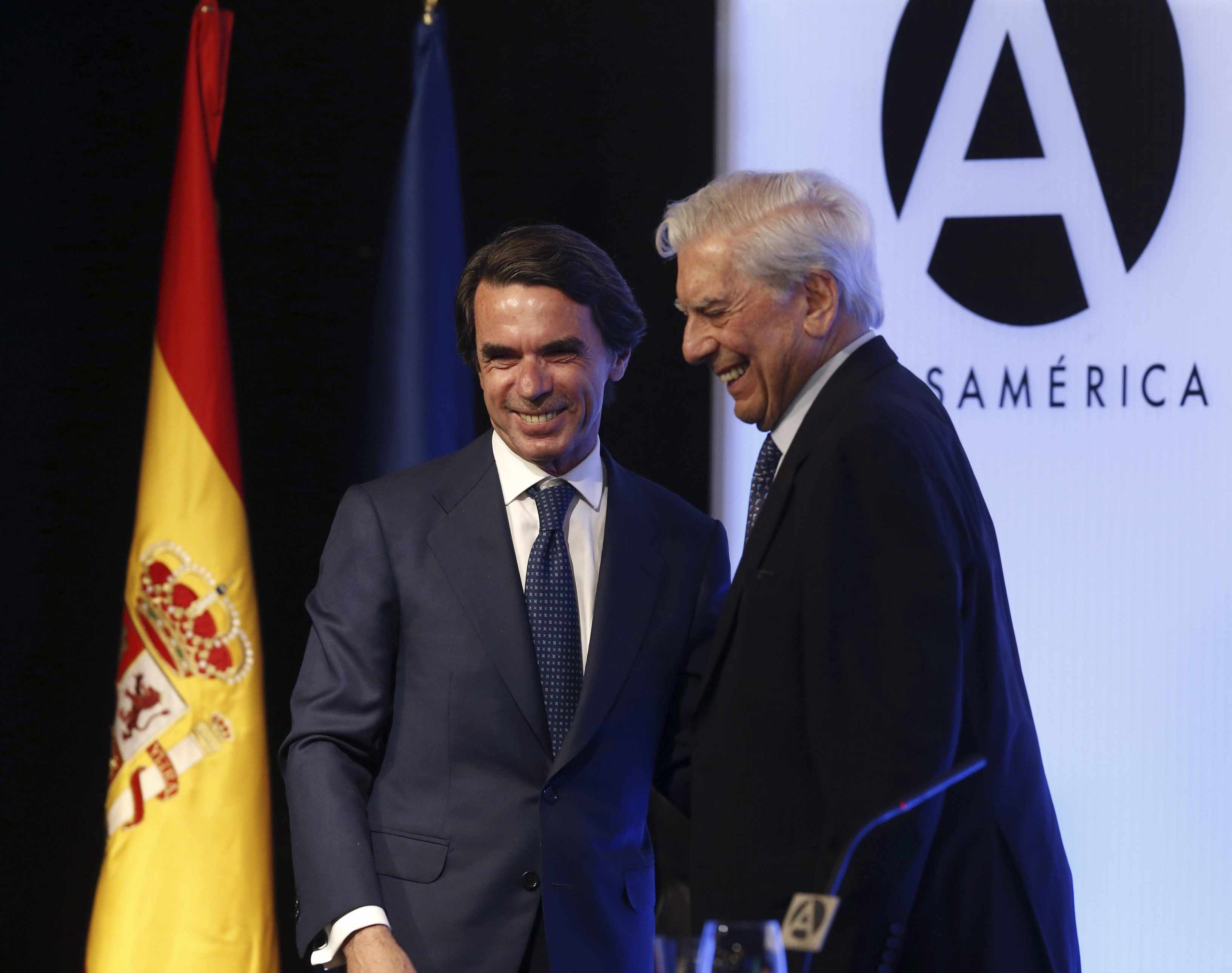 Aznar sugiere a Rajoy que ceda el paso a "nuevos liderazgos"
