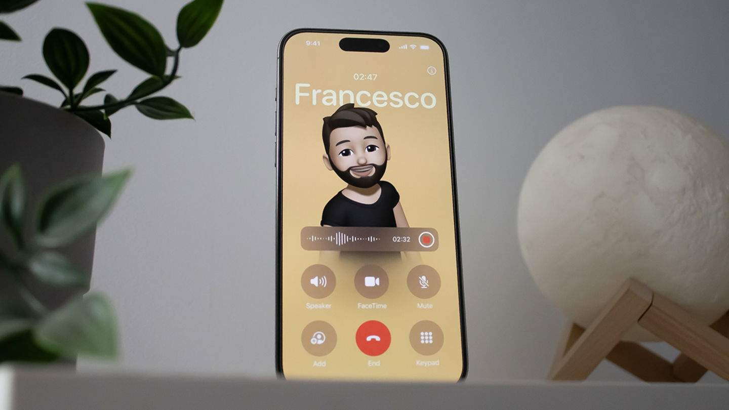iOS 18 permet gravar trucades i transcriure-les a text: així funcionarà a l'iPhone