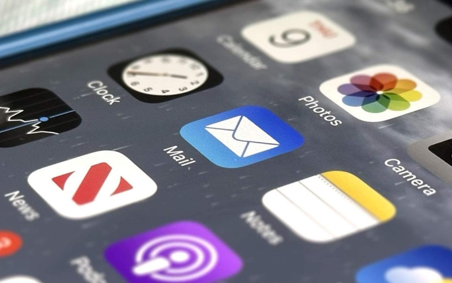 Cómo añadir un email a Apple Mail en iOS y macOS