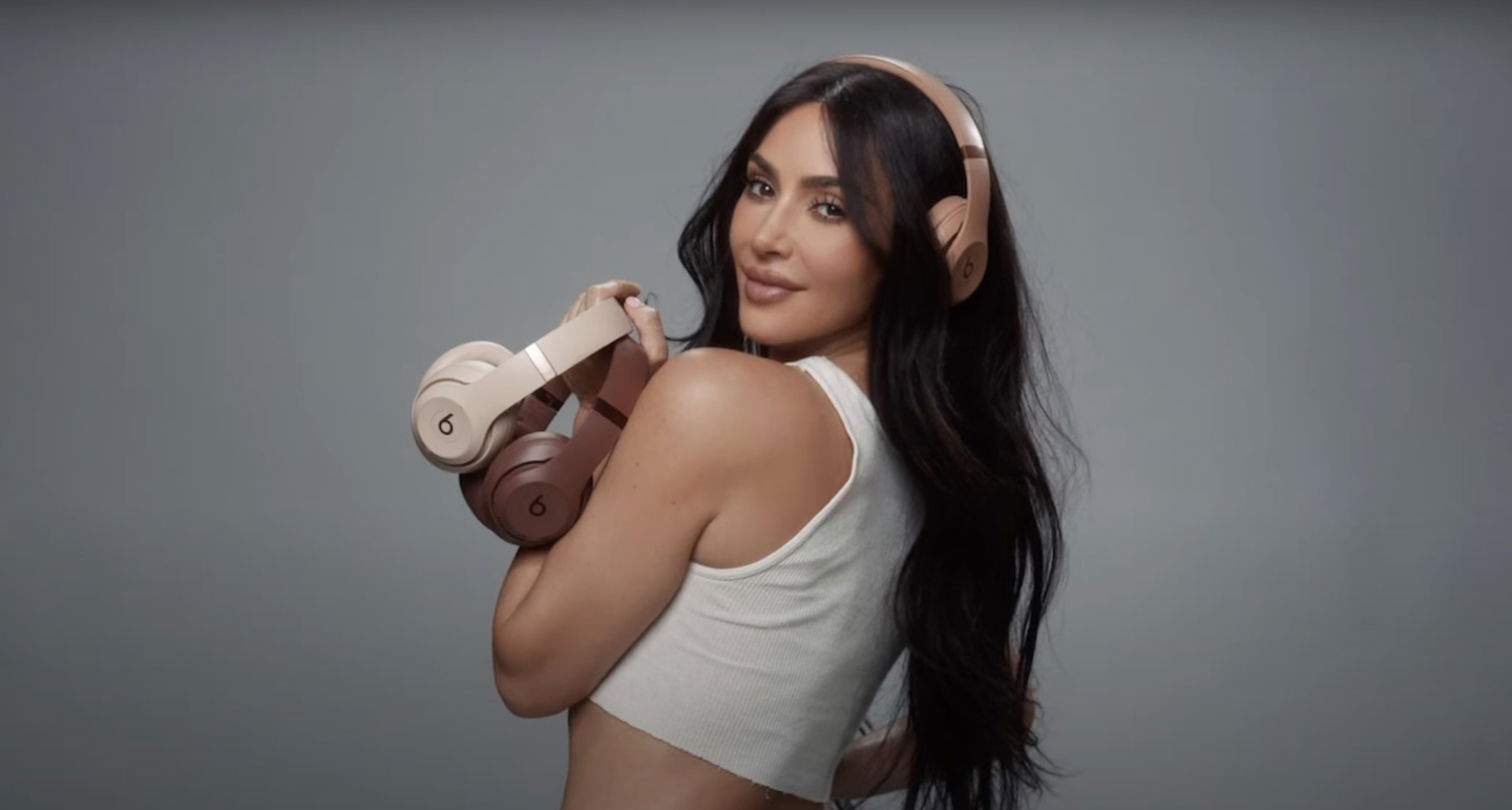 Apple llança uns nous Beats Studio Pro d'edició limitada amb Kim Kardashian