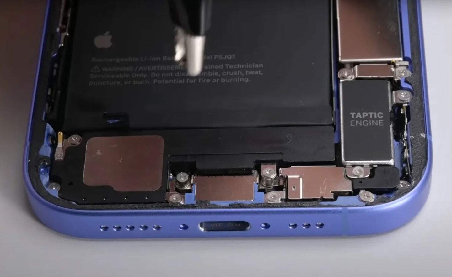 Desmunten l'iPhone 16 desvetllant alguns secrets