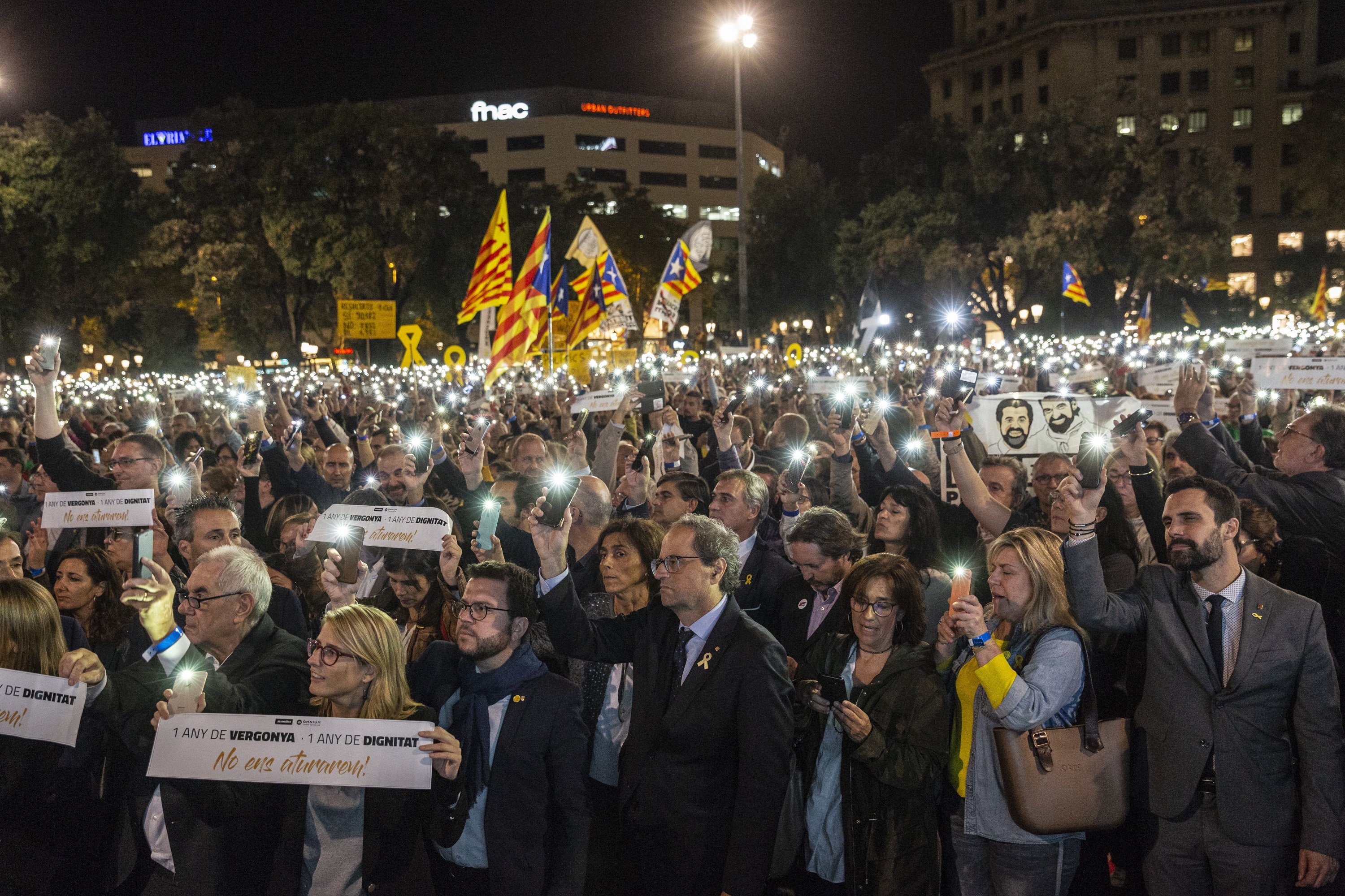 Miles de personas exigen la libertad de los Jordis en el aniversario de su encarcelamiento