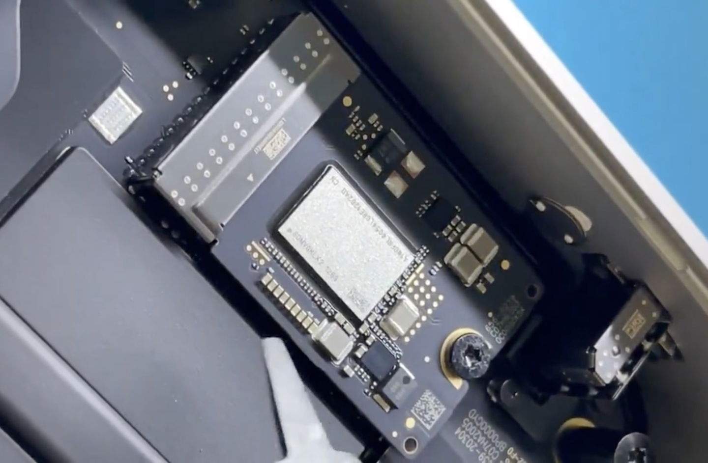 Quina sorpresa ens hem endut amb l'interior del Mac mini quan l'han desmuntat