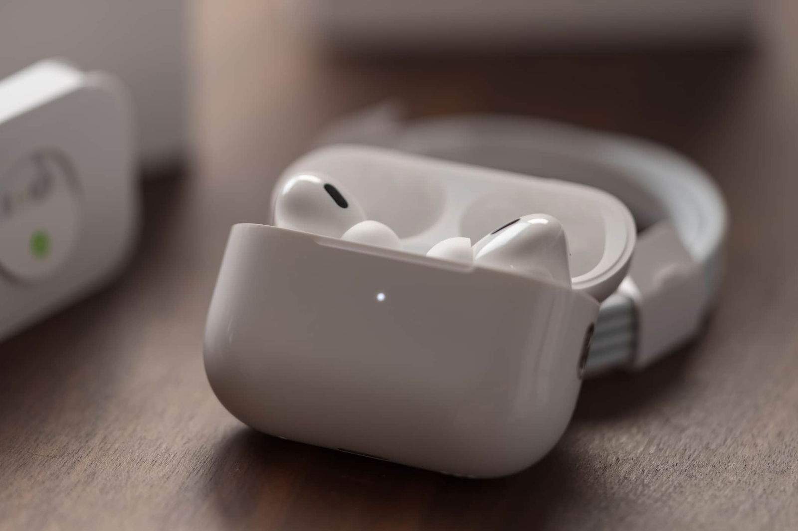 Els teus AirPods sonen dins de l'estoig? No és un error, és una funció