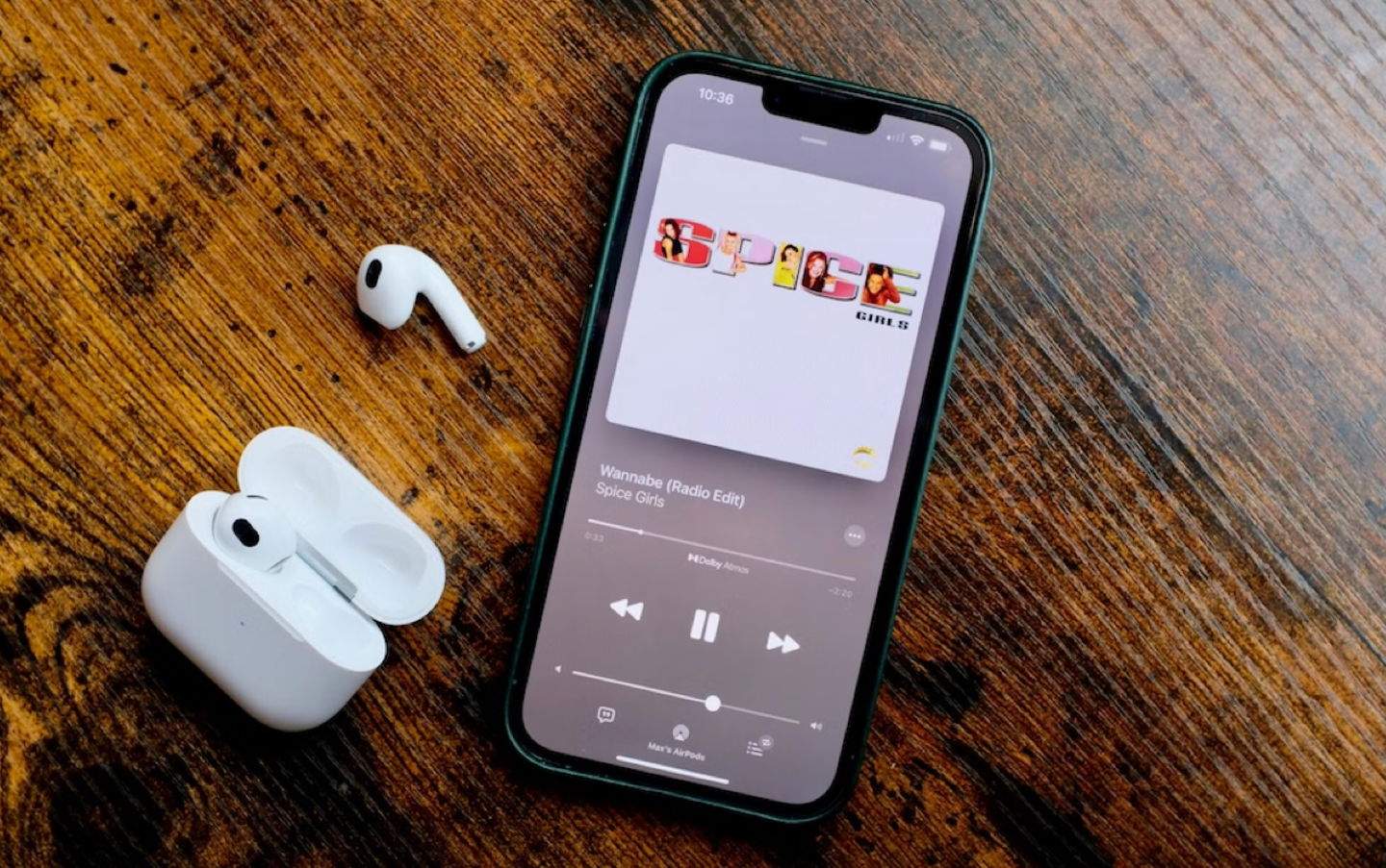 Inicia la música a l'iPhone automàticament quan et posis els auriculars