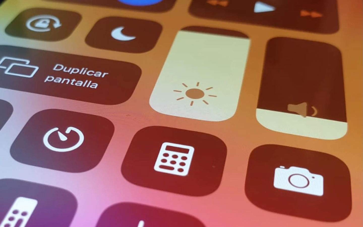 Qué hacer si el brillo de la pantalla del iPhone baja demasiado