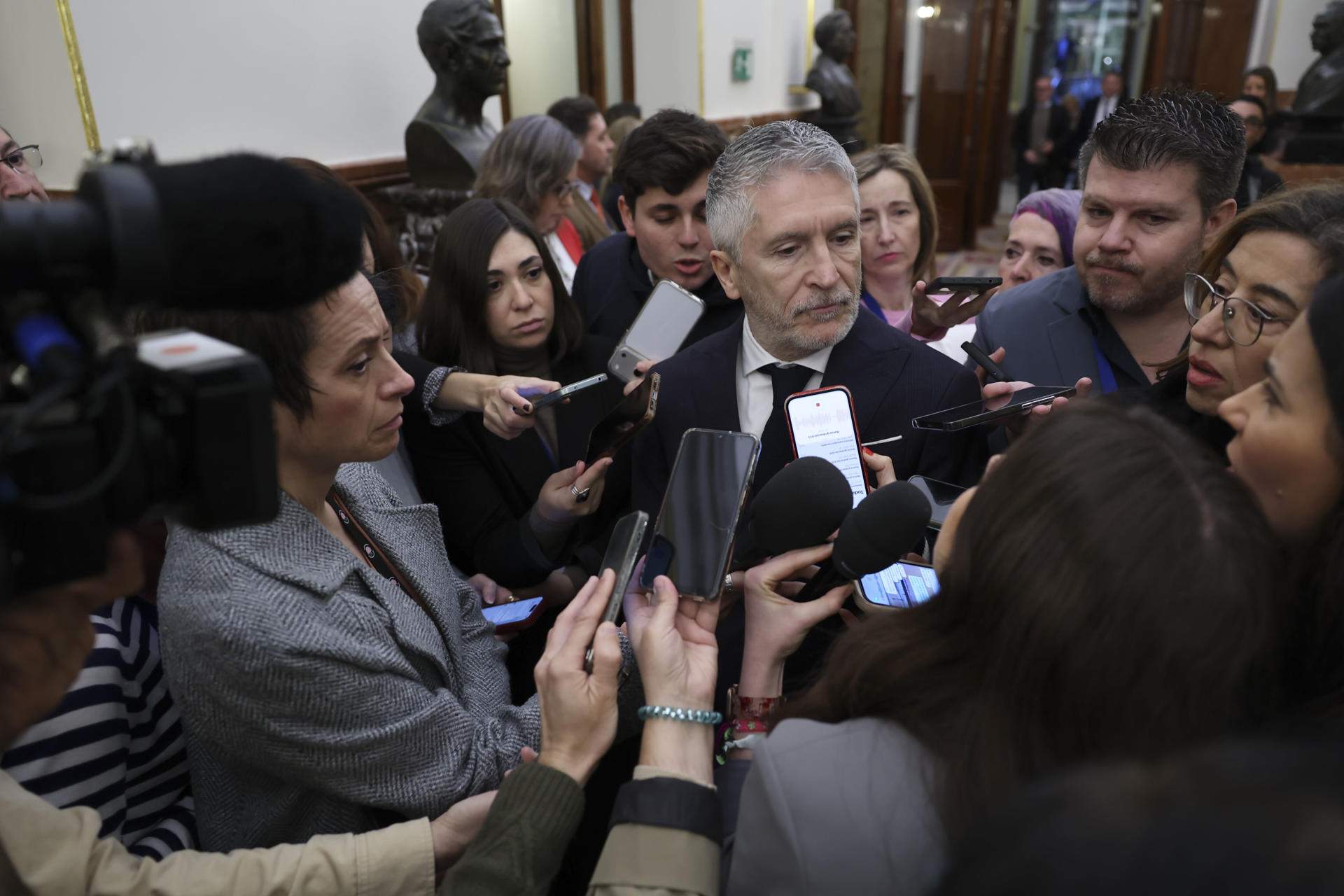 Marlaska aparta la mano derecha del jefe de policía acusado de violación por haberlo encubierto