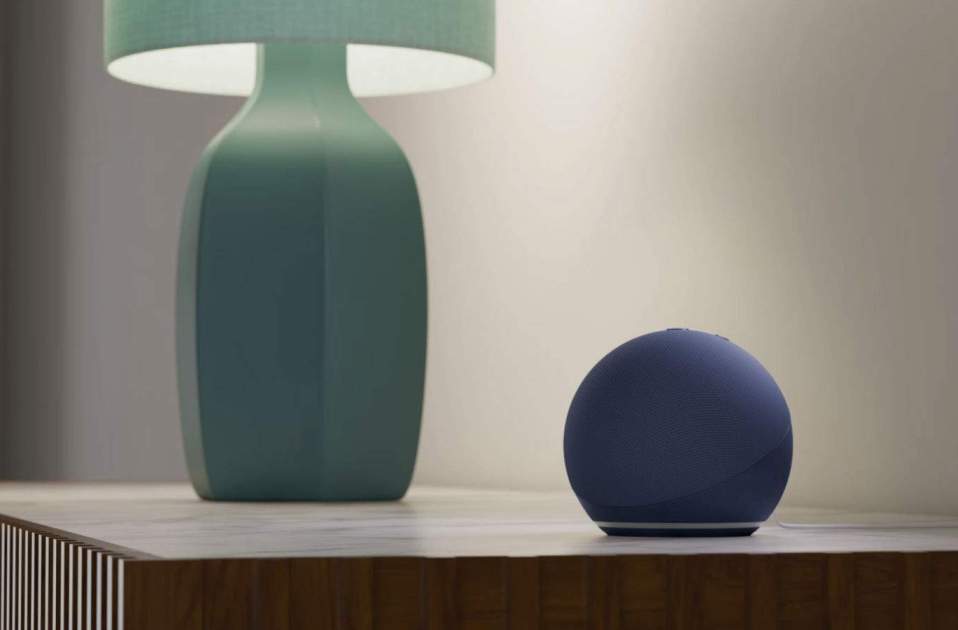 El altavoz inteligente Amazon Echo Dot es una de las compras más recomendadas del momento