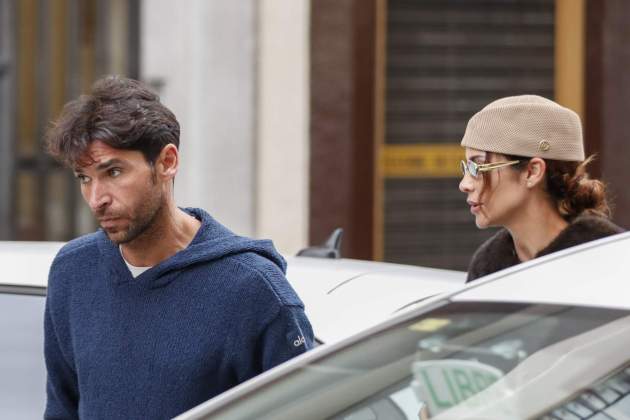 Cayetano Rivera i Tamara Gorro junts de cita per Madrid / Gtres Cayetano Rivera i Tamara Gorro junts de cita per Madrid / Gtres