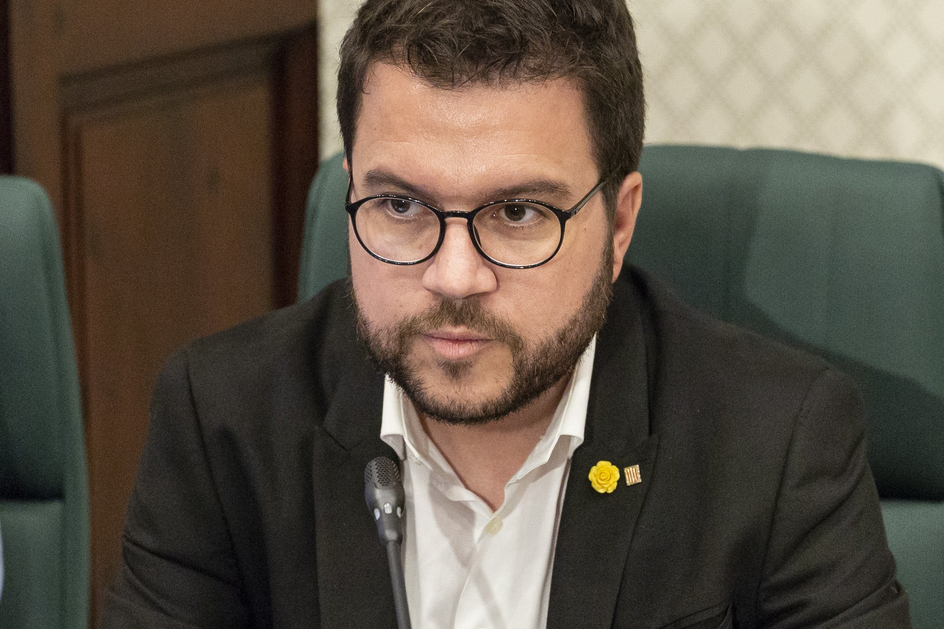 Aragonès responde a Colau que el Govern no recortará en vivienda