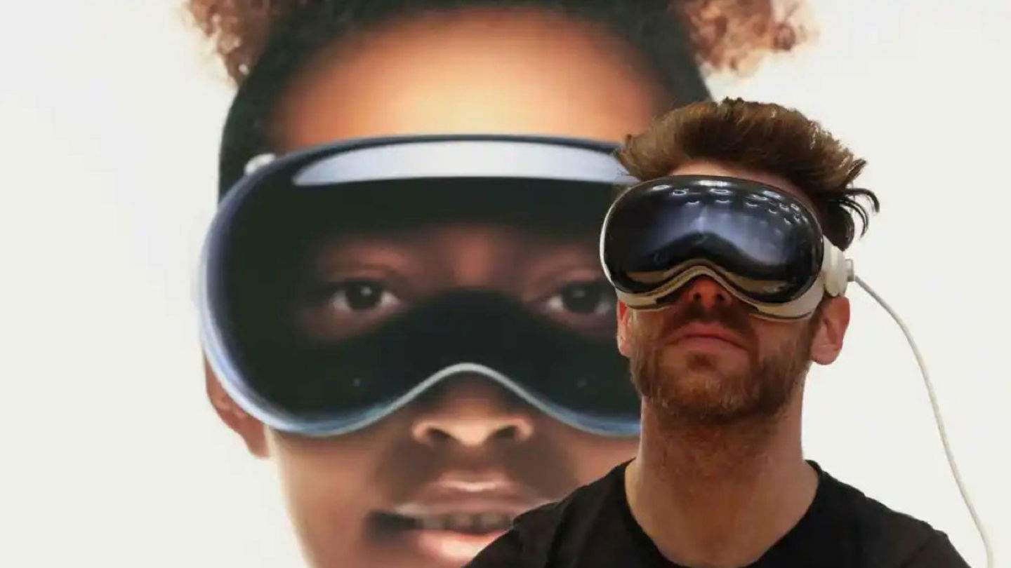 Apple vol millorar el Vision Pro i ha començat a preguntar als que més saben: els seus usuaris